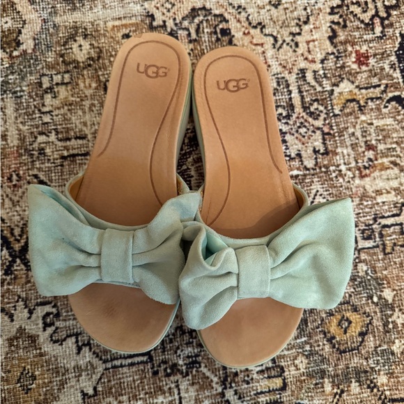 UGG bow tie wedge sandals gently worn - Picture 2 of 4